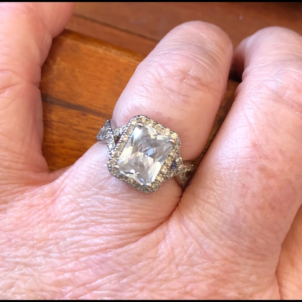 2 Ct Modernist Chaledeny Ring (gemstone)